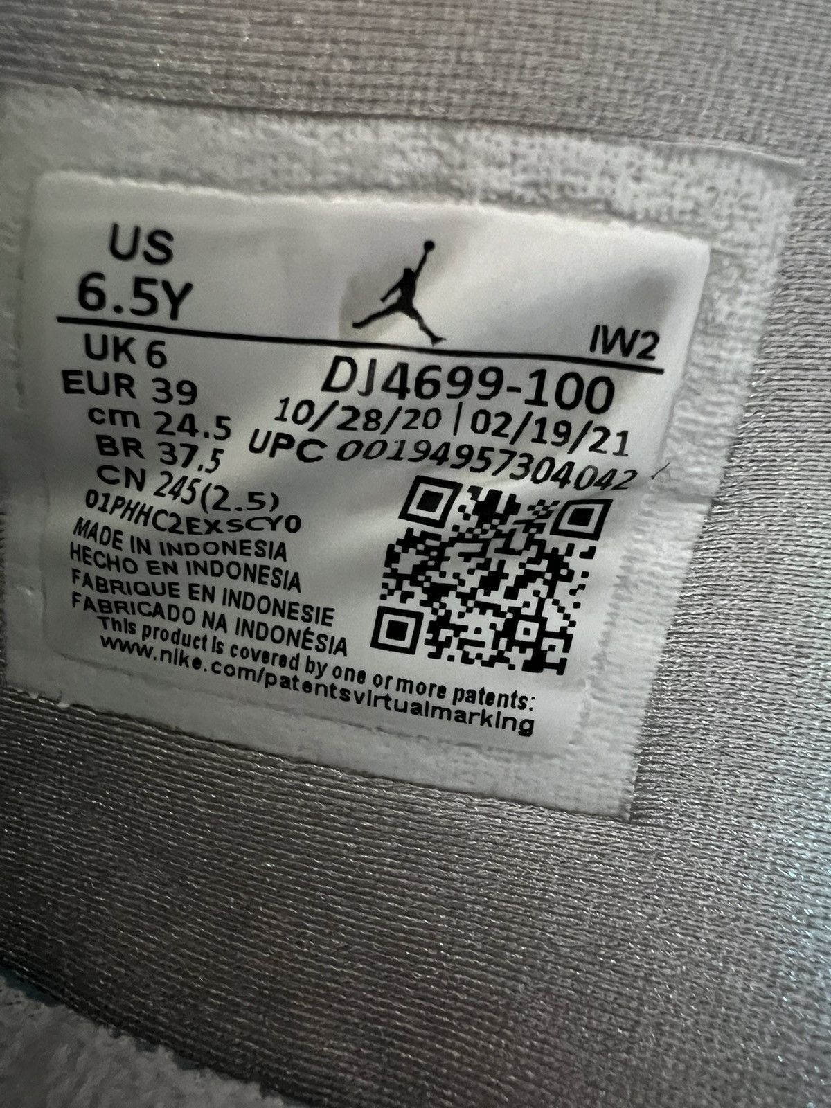 Nike Nike Jordan 4 Retro White Oreo 6.5 Youth GS, Used Once Size US 6.5 / EU 39-40 - 13 Thumbnail