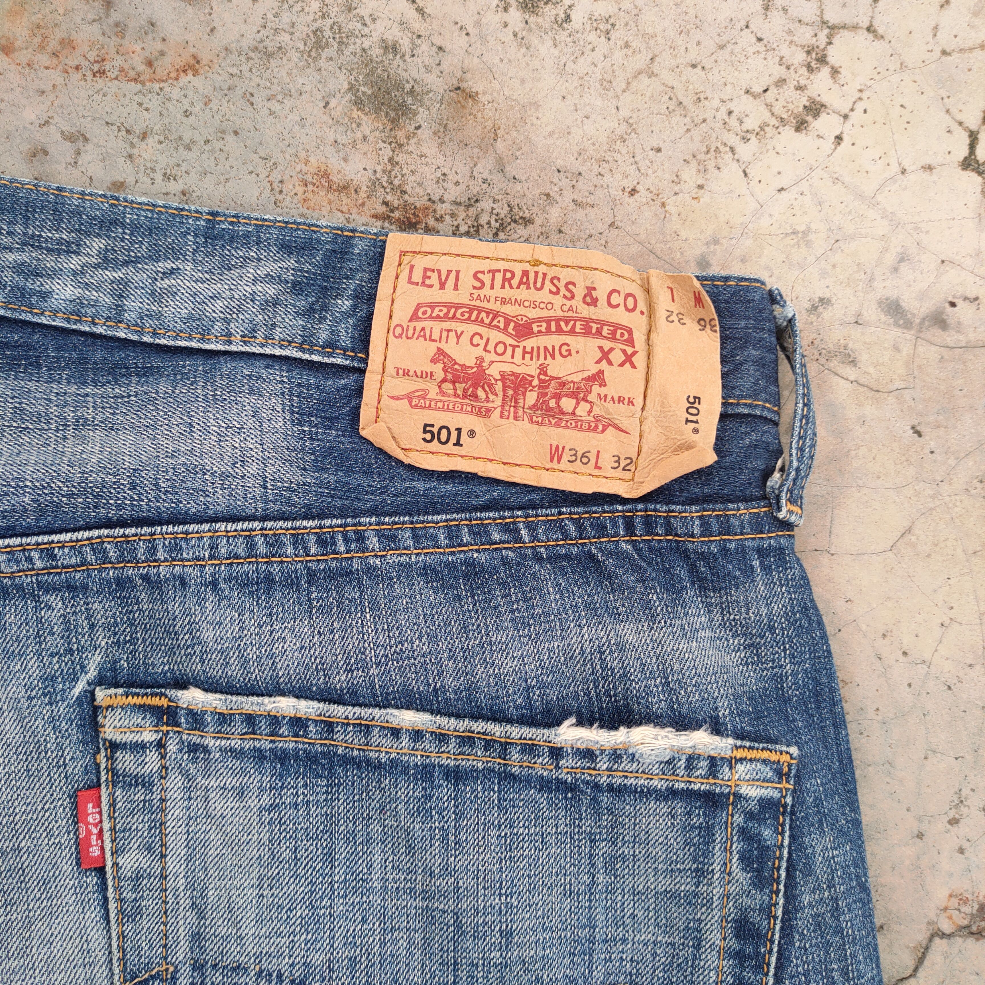 Levi's Vintage Clothing VINTAGE LEVI'S 501 FADED DISTRESSED JEAN DENIM PANTS Size US 37 - 12 Thumbnail