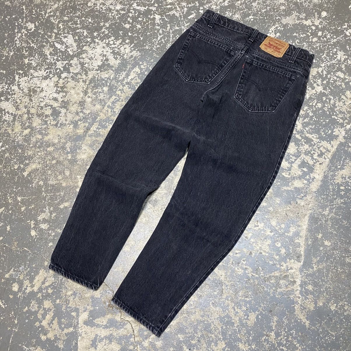 Levi's × Vintage Vintage Levi’s 550 Relaxed Fit Black Denim Jeans 90s Size US 31 - 2 Thumbnail
