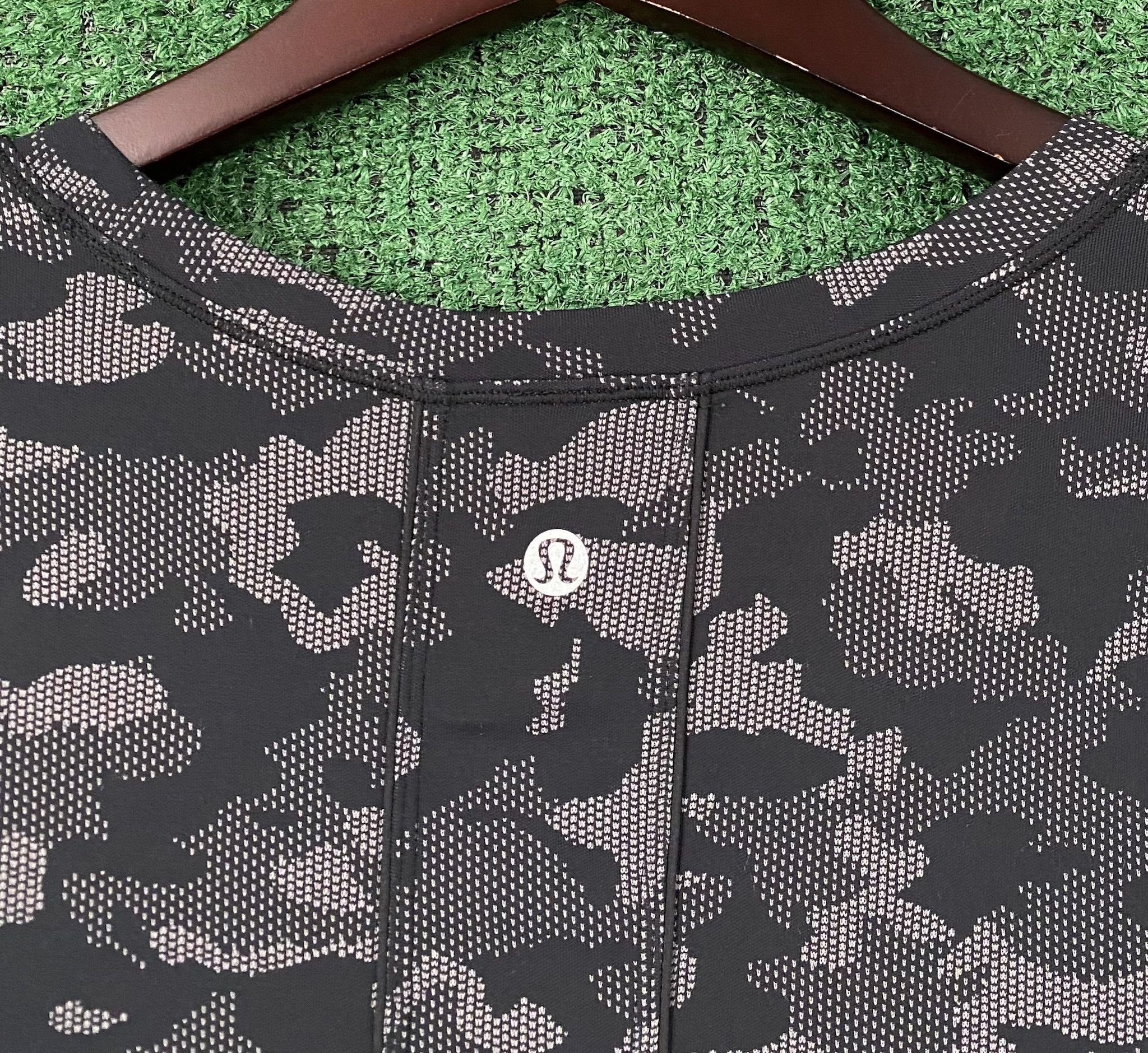Lululemon Lululemon Swiftly Tech Black Gray Camo Short Sleeve Shirt 6 Size M / US 6-8 / IT 42-44 - 4 Thumbnail