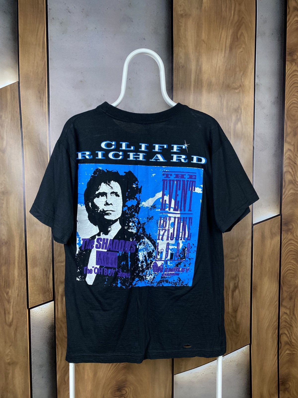 Band Tees 🎸Vintage 1989 T-Shirt Cliff Richard The Shadows Rock Band🎸 Size US L / EU 52-54 / 3 - 2 Thumbnail