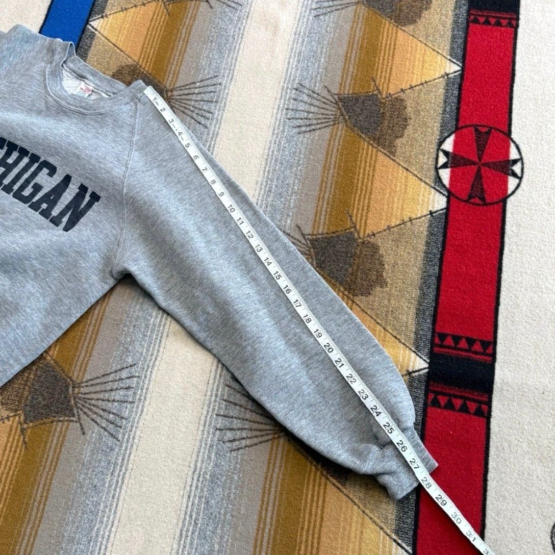 Spell VINTAGE University Of Michigan Spell Out Crewneck Sweatshirt Russell S/M Gray Men Pullover Long Sleeve 80s 90s College Sports Size US M / EU 48-50 / 2 - 7 Thumbnail