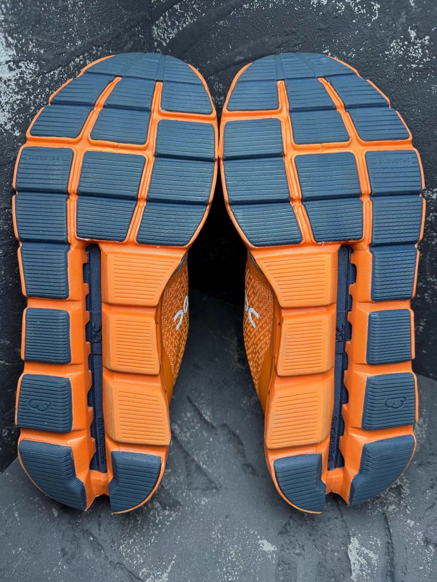 On On Cloudstratus Gray & Orange Running Shoes Q10 Size US 10 / EU 43 - 2 Thumbnail