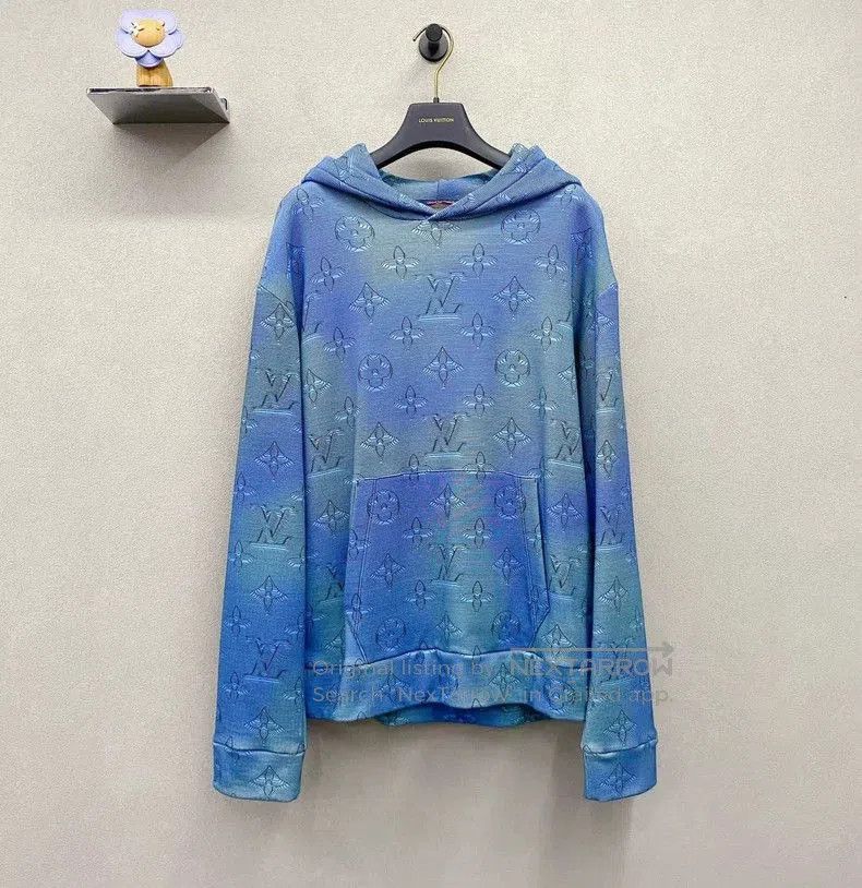 Louis Vuitton Louis Vuitton Blue Gradient Logo Hoodie. Size US M / EU 48-50 / 2 - 2 Thumbnail