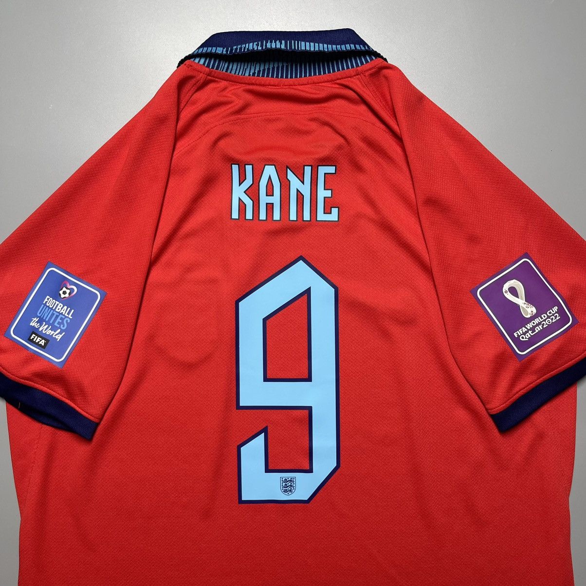 Vintage ENGLAND NIKE 2022 WORLD CUP FOOTBALL AWAY JERSEY #9 KANE Size US XXL / EU 58 / 5 - 8 Thumbnail