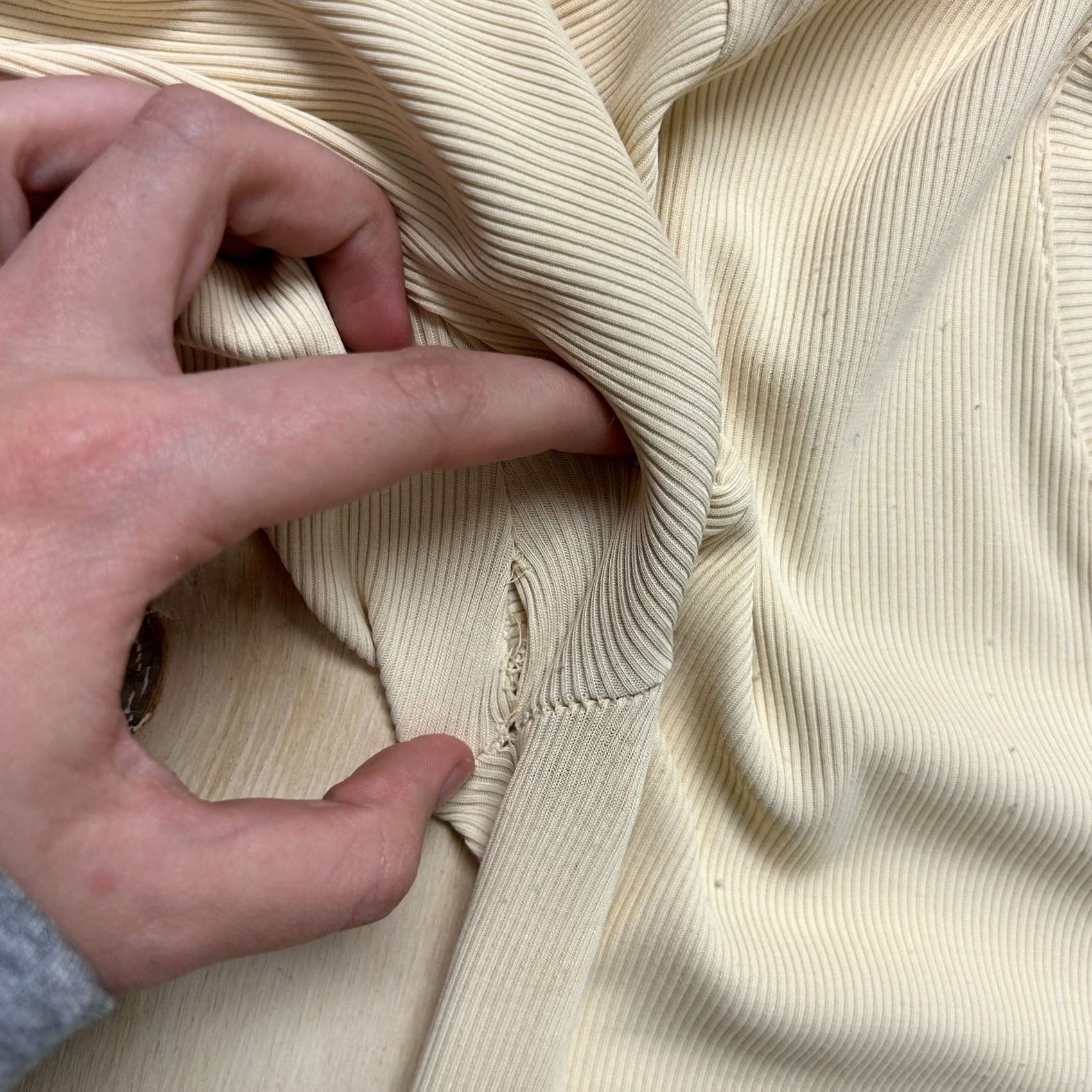 Vintage Vintage Lukly Shirt Women Small Yellow Ribbed V Neck 3/4 Sleeve Stretch Knit Top Size S / US 4 / IT 40 - 5 Thumbnail