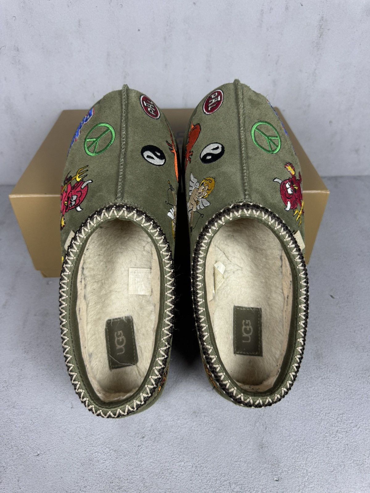 Palace × Ugg Rare Palace x Ugg Tasman Slipper Burnt Olive Size US 12 / EU 45 - 4 Thumbnail