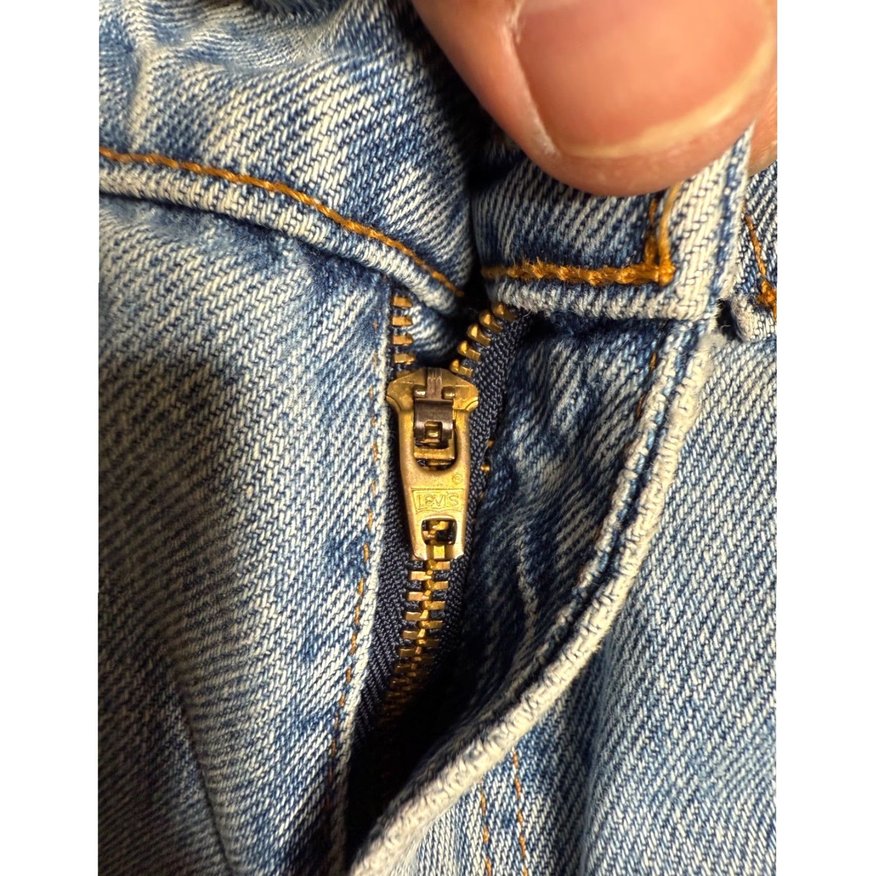 Levi's VINTAGE Levi's 560 Jeans Men 560 Loose Fit Light Wash Denim Straight Leg 31x31 Blue Mens Regular 30x31 Size US 31 - 5 Thumbnail