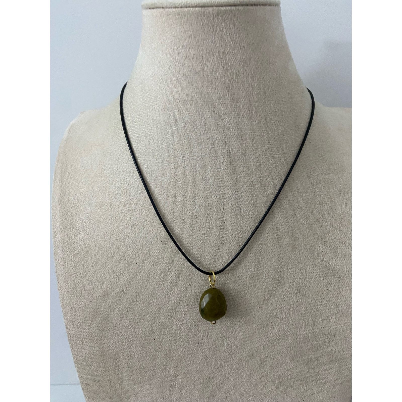 Other Upcycled olive green pendant necklace Size ONE SIZE - 1 Thumbnail