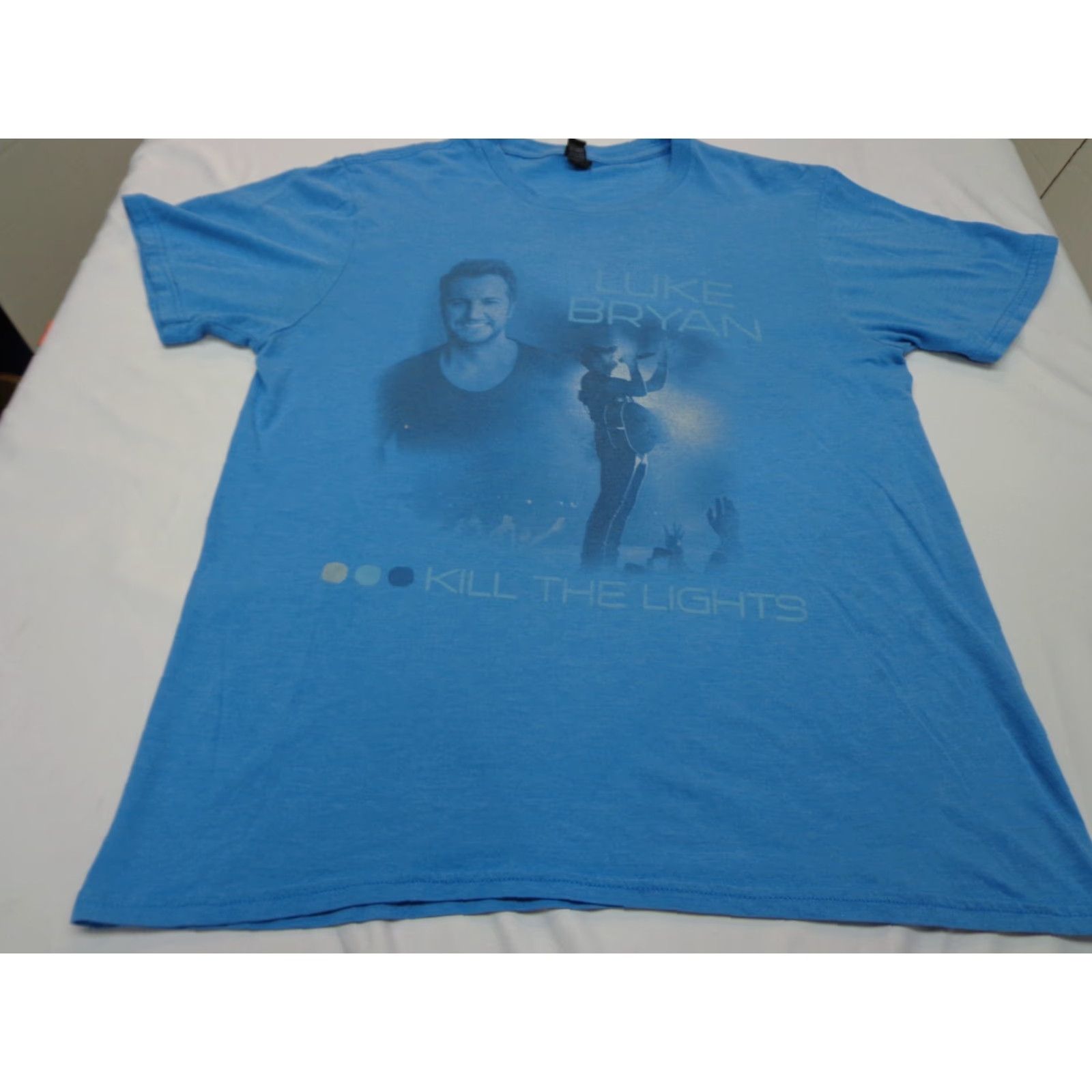 Vintage **District Blue Large Crew Neck Short Sleeve T-Shirt** User: **Large District Blue Crew Neck Short Sleeve T-Shirt** Size US L / EU 52-54 / 3 - 3 Thumbnail