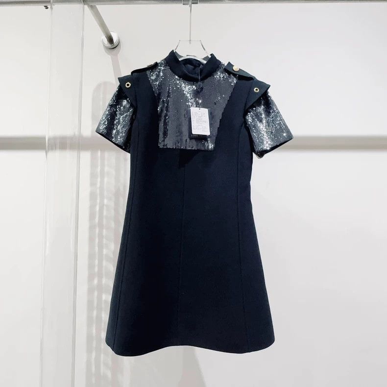 Louis Vuitton Louis Vuitton 23 Spring-Summer Sequin Dress 2503-Nextarrow Size XXS / US 00 / IT 34 - 1 Thumbnail