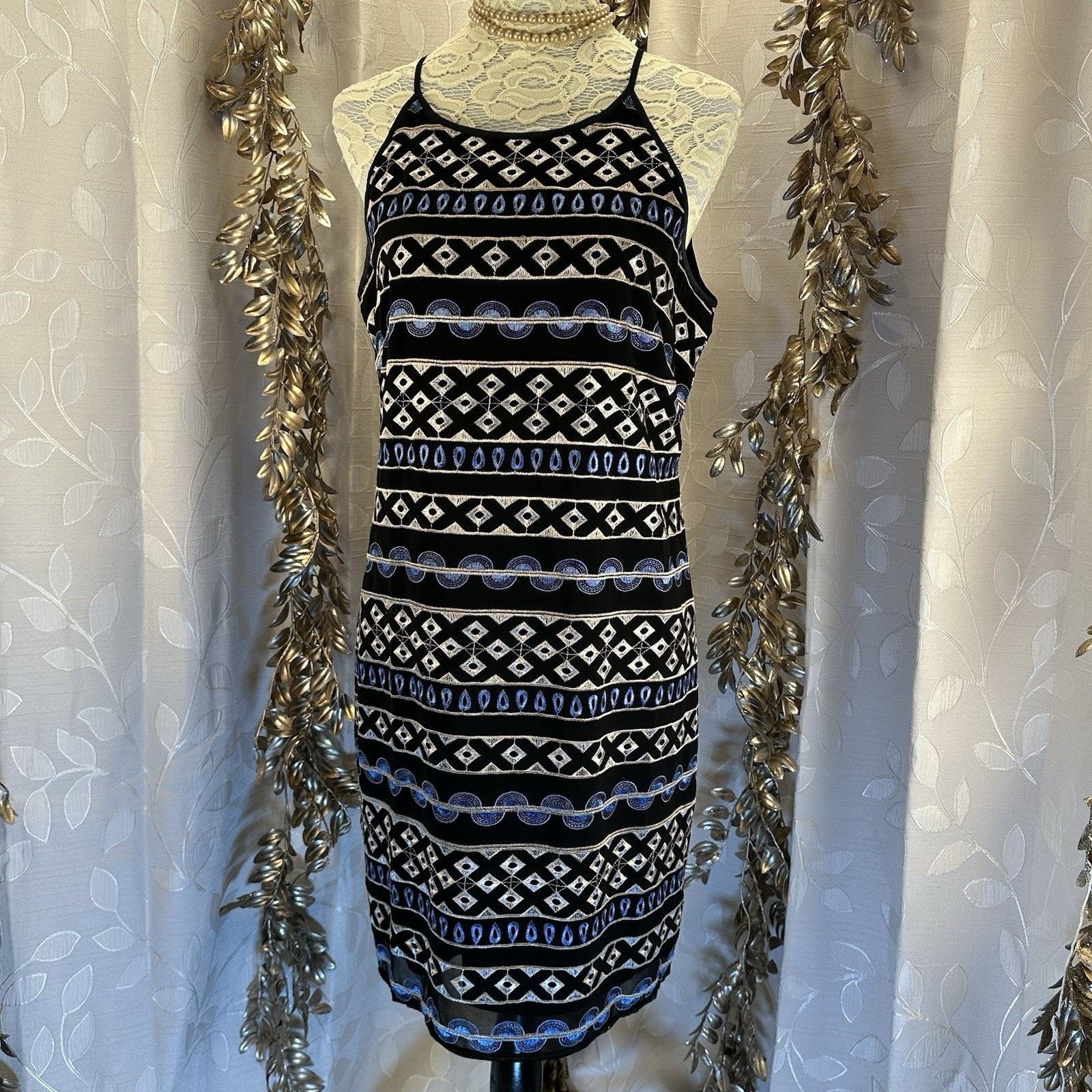 White House Black Market White House Black Market Size 10 Black Aztec Shift Dress Size L / US 10 / IT 46 - 1 Thumbnail
