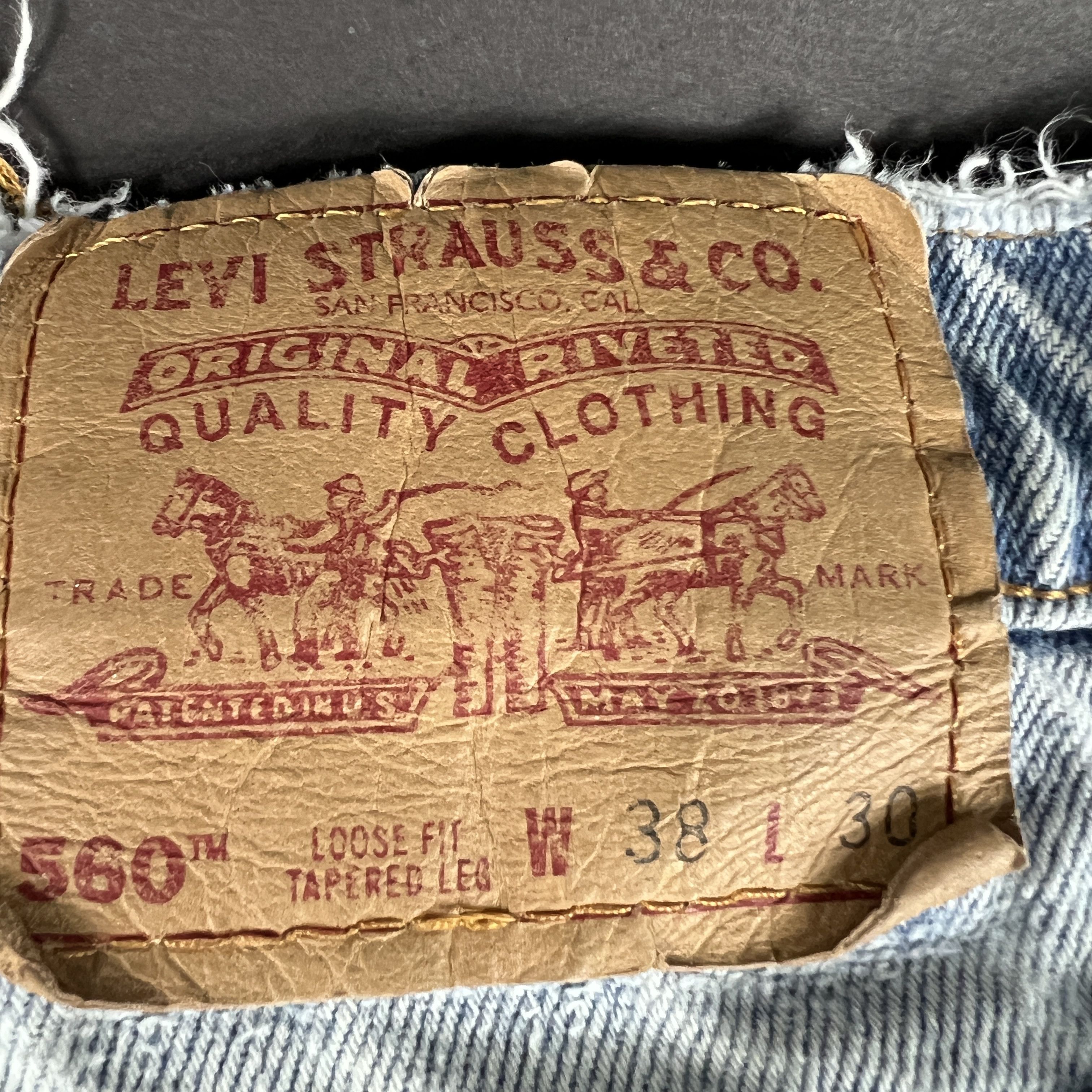 Levi's × Vintage VTG 90s Levi's Jeans 560 Loose Tapered Blue Thrashed Denim Size US 36 / EU 52 - 16 Thumbnail