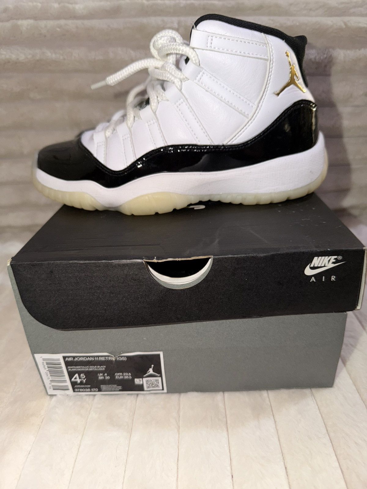 Jordan Brand Air Jordan 11 Retro (GS) Size 4.5Y WHITE/METALLIC GOLD-BLACK Size US 6 / IT 36 - 2 Thumbnail