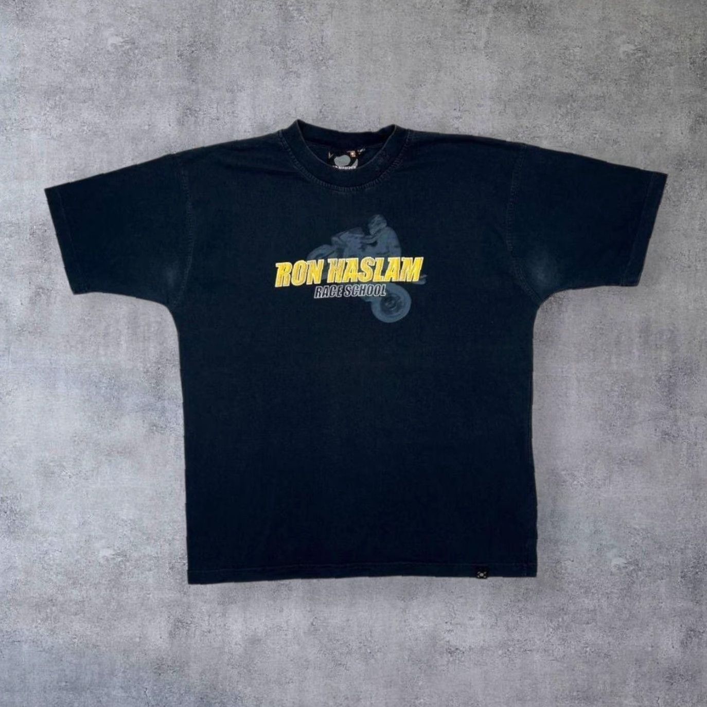 Vintage VINTAGE Onfire Ron Haslam Race School Moto GP Superbike Graphic T-Shirt Large Black Mens Short Sleeve Cotton Logo 00s 90s Size US L / EU 52-54 / 3 - 2 Thumbnail