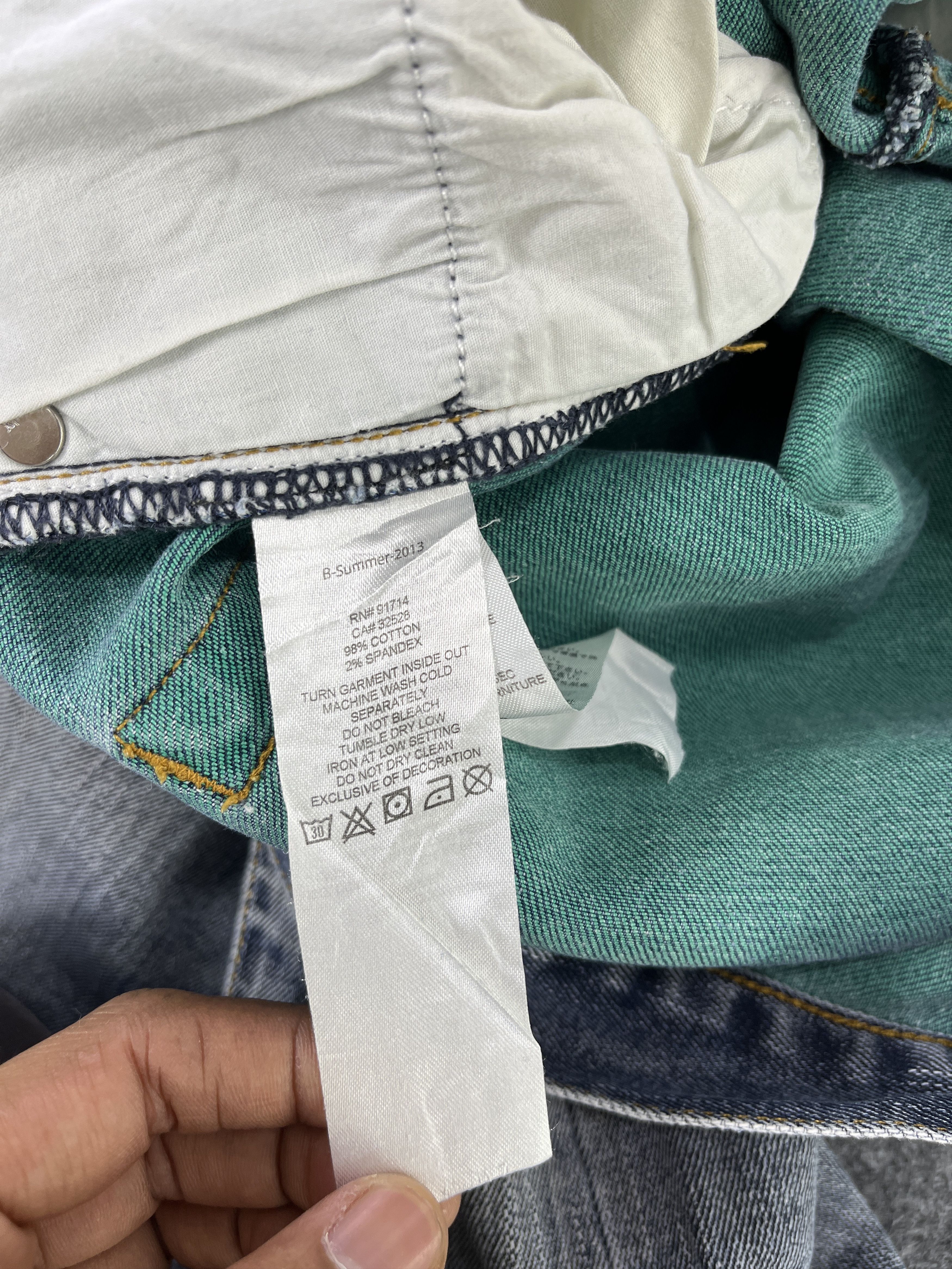 Armani Exchange Armani Exchange Faded Wash Jeans - J949 Size US 33 - 10 Thumbnail