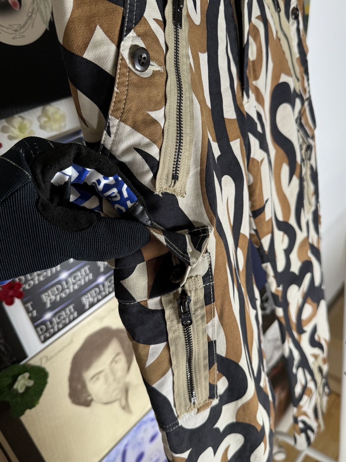 Number (N)ine AW04 "Give Peace A Chance" Tribal Hearts Camo Cargo Pants Size US 31 - 6 Thumbnail