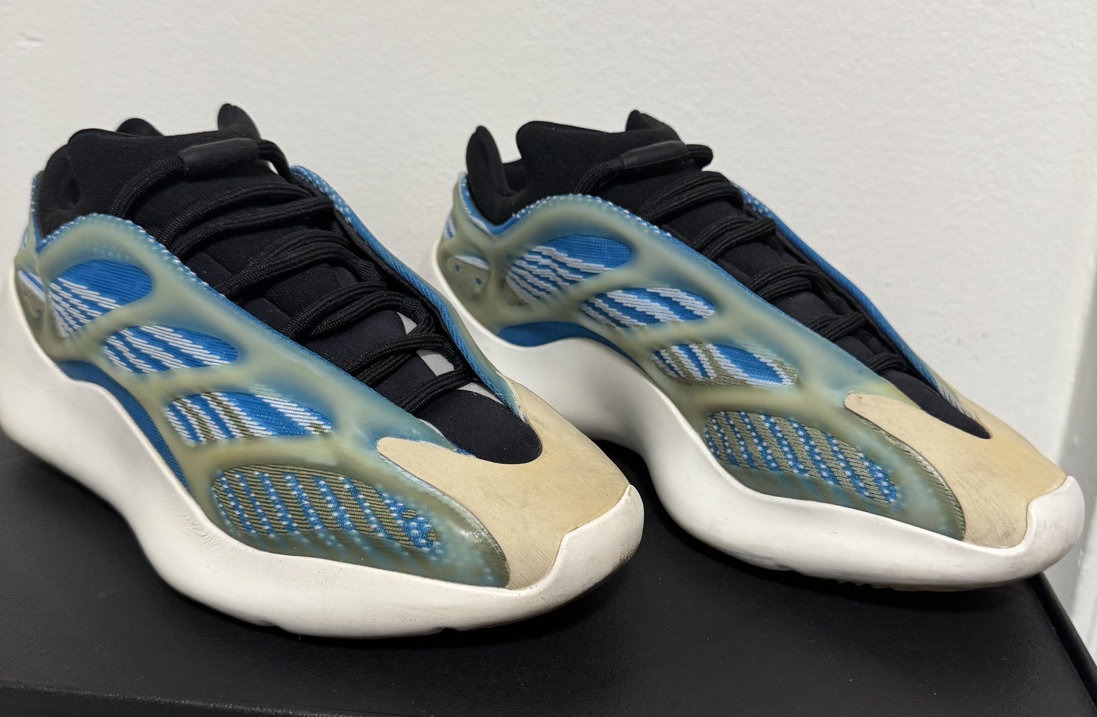 Yeezy Yeezy x Adidas 700 V3 "ARZARE" Size US 8.5 / EU 41-42 - 3 Thumbnail