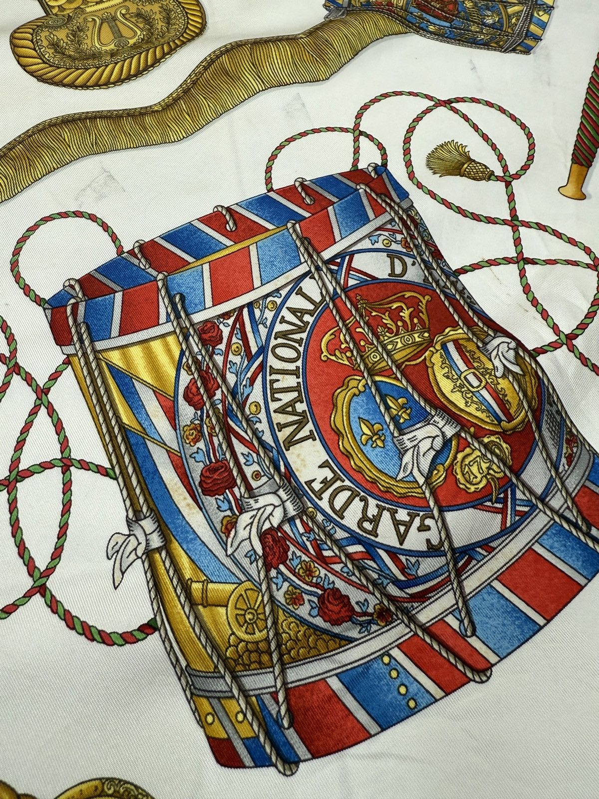 Hermes 🔥🔥🔥AUTHENTIC VINTAGE HERMES LES TAMBOURS SILK SCARF Size ONE SIZE - 13 Thumbnail