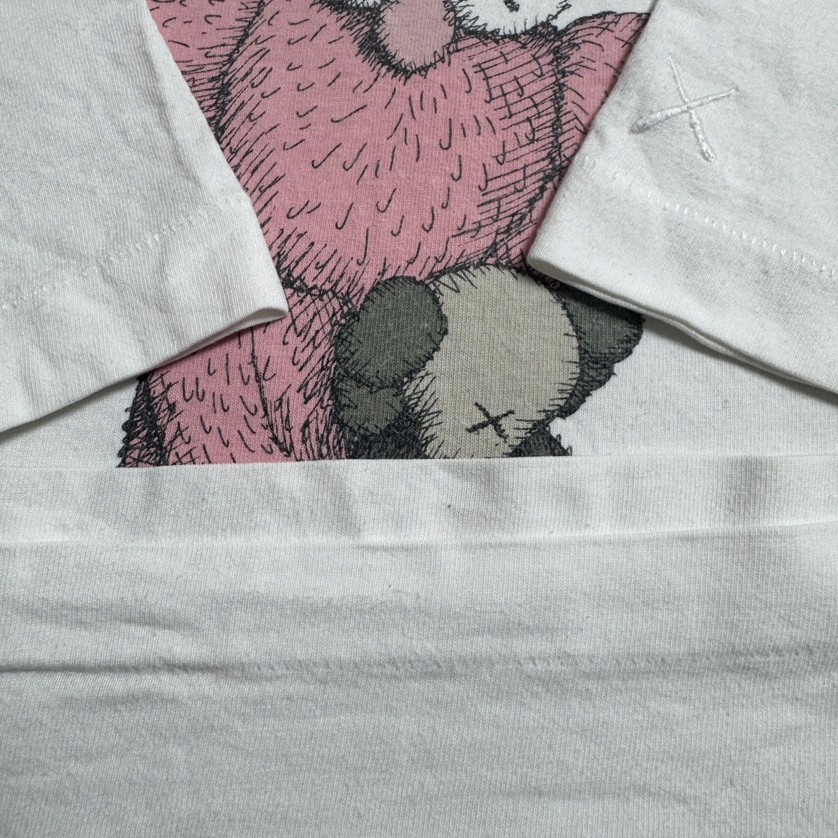 Kaws M/L Kaws sesame street x Uniqlo Tokyo artist graffiti tee Size US M / EU 48-50 / 2 - 5 Thumbnail