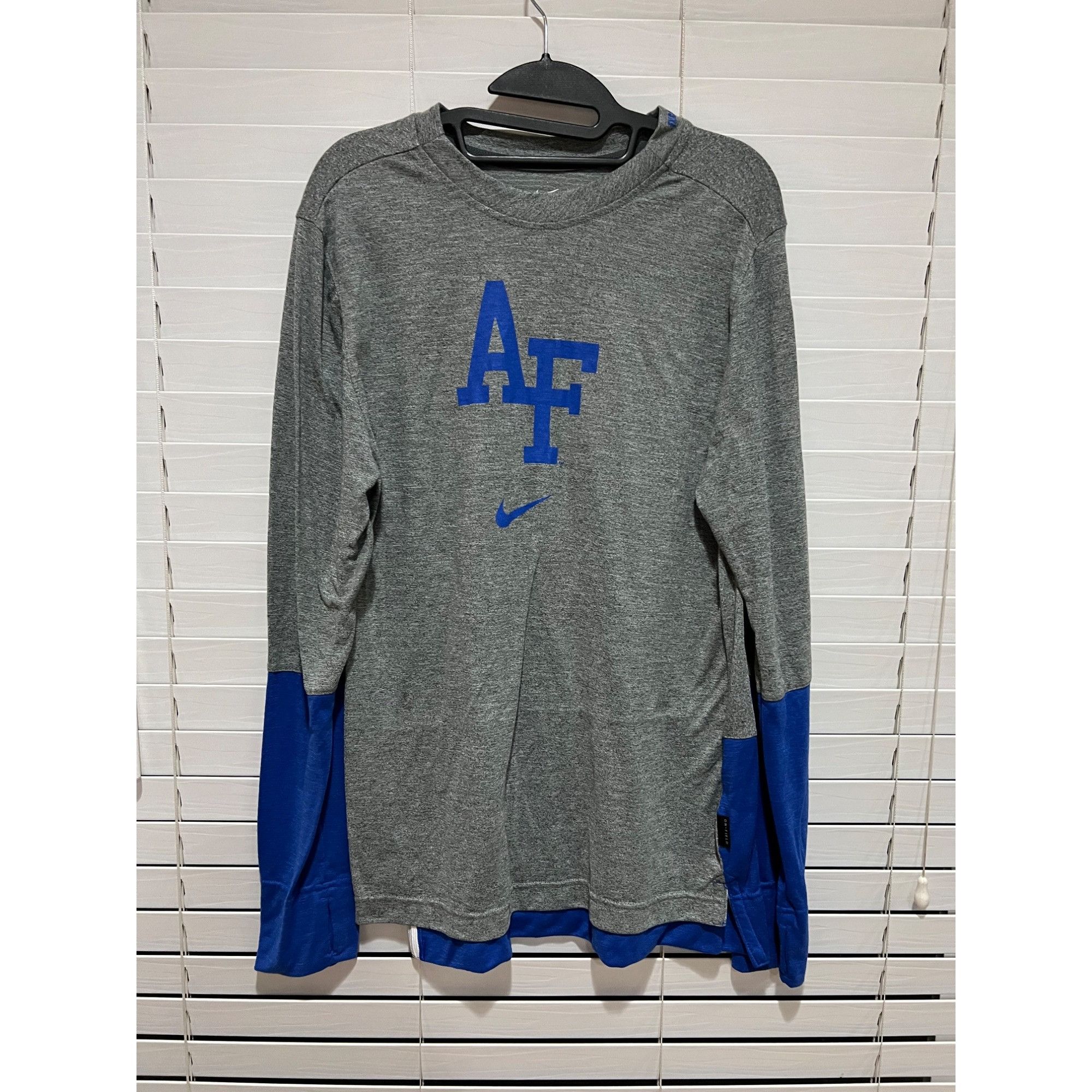 Nike Nike Air Force Falcons Long Sleeve Shirt - Size M Size US M / EU 48-50 / 2 - 1 Thumbnail