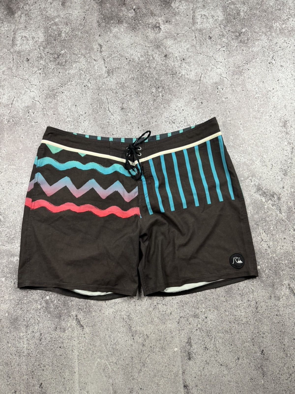 Quiksilver VINTAGE Y2K QUICKSILVER FADED MULTICOLOUR SHORTS BILLABONG Size US 38 / EU 54 - 1 Thumbnail