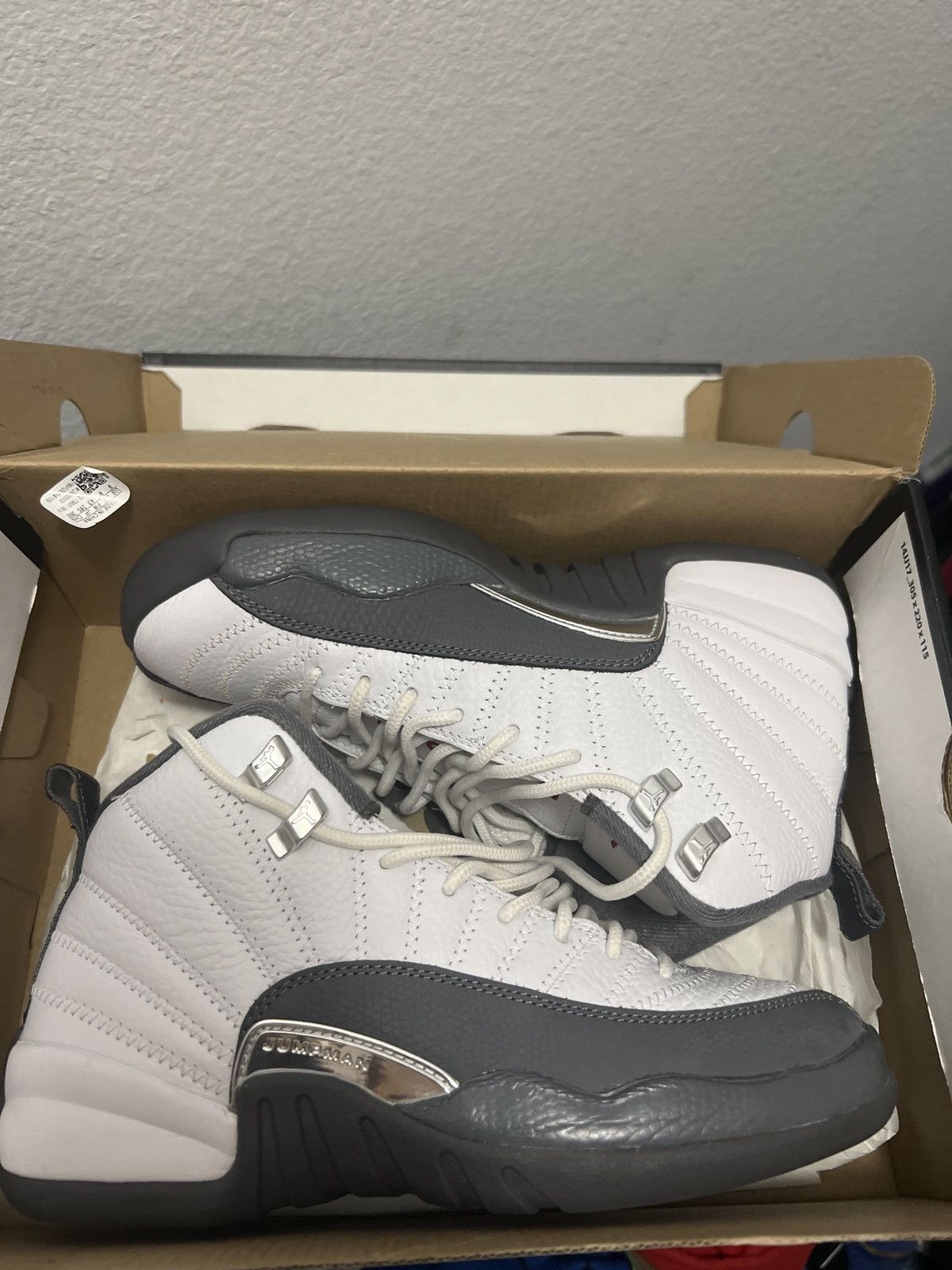 Jordan Brand Jordan 12 White Dark Grey Size US 6.5 / EU 39-40 - 7 Thumbnail