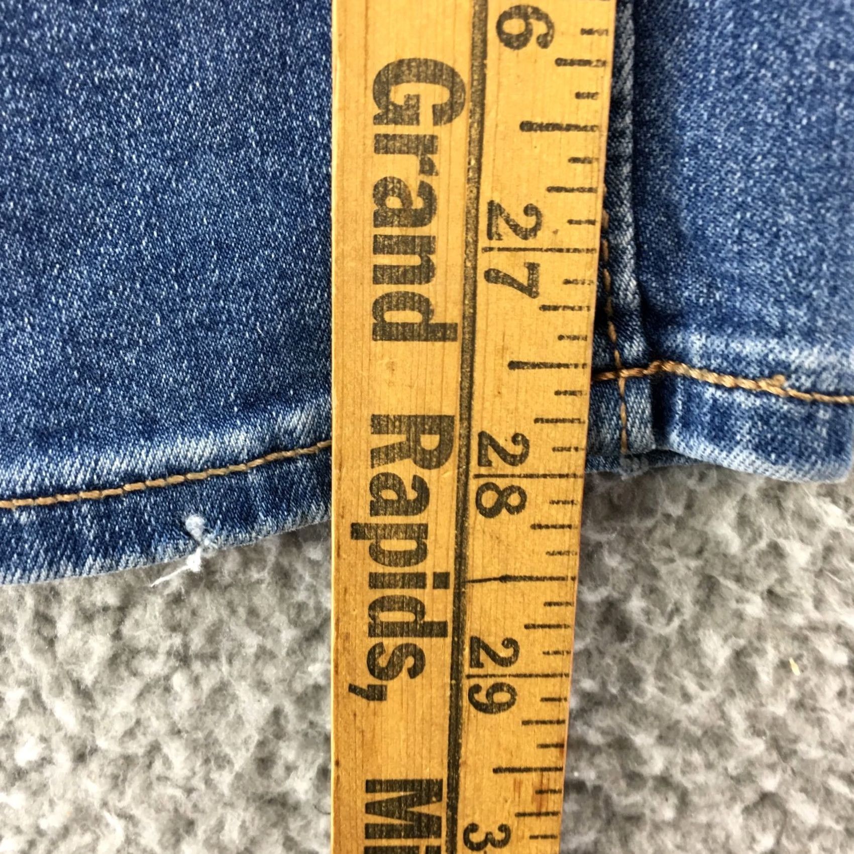 Old Navy Old Navy Maternity Rockstar Jeans Womens 2 Blue Medium Wash Denim Skinny Jeans Size 26" / US 2 / IT 38 - 7 Thumbnail