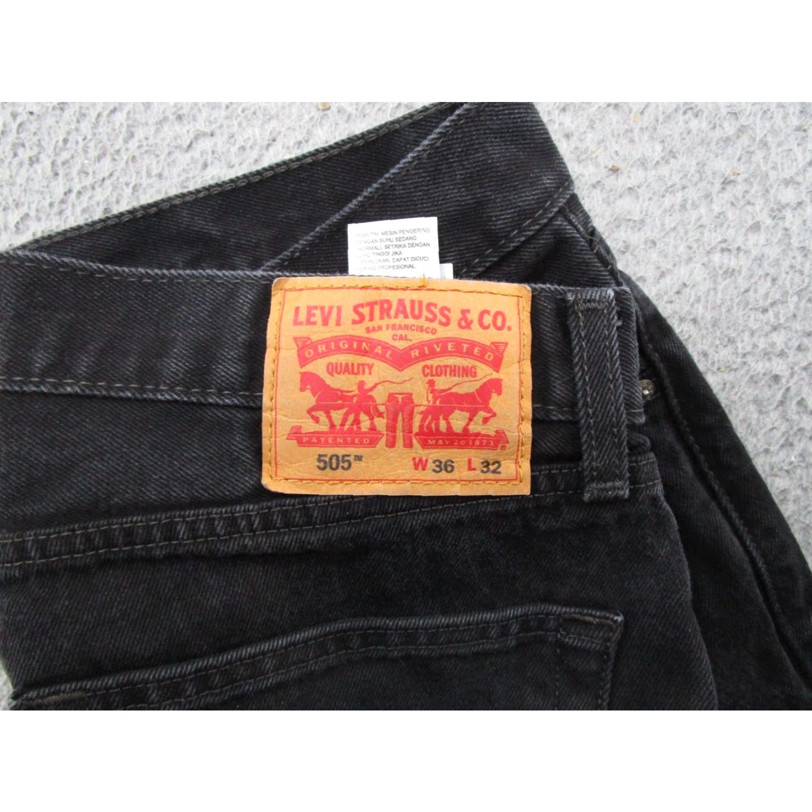 Levi's Levis 505 Black Denim Straight Jeans Mens 36x32 Regular Size Levi's 505 Jeans Black Straight Mens 36-32 Size US 36 / EU 52 - 4 Thumbnail