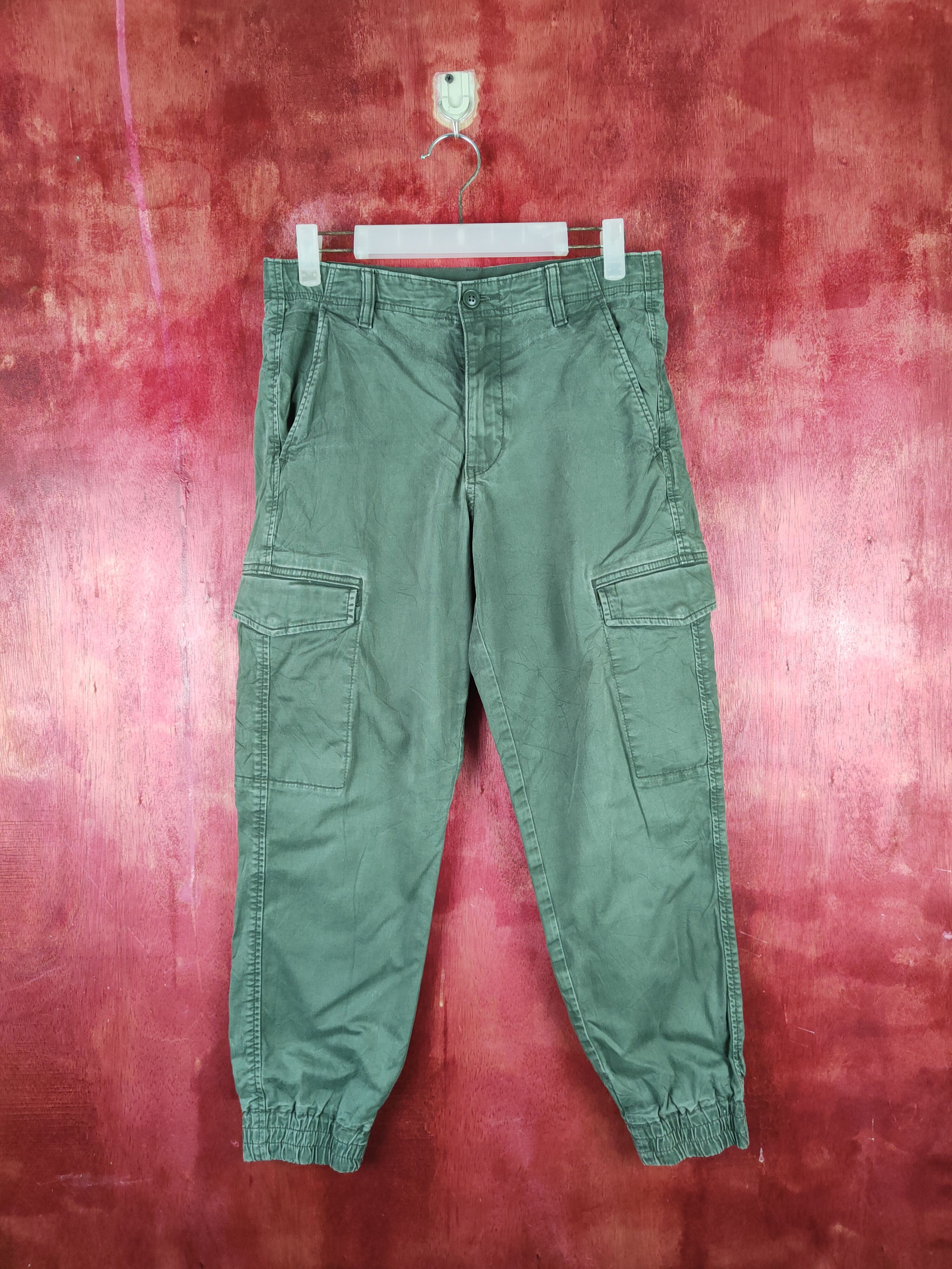 Japanese Brand × Uniqlo Uniqlo Green Multipocket Tactical Jogger Pants #S1286 Size US 29 - 1 Thumbnail