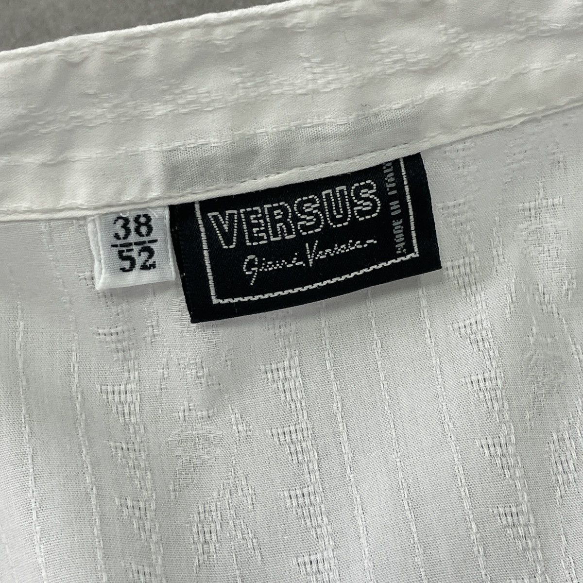 Versace × Vintage Vintage Gianni Versace Versus Button Shirt Size 38/52 Size US L / EU 52-54 / 3 - 14 Thumbnail