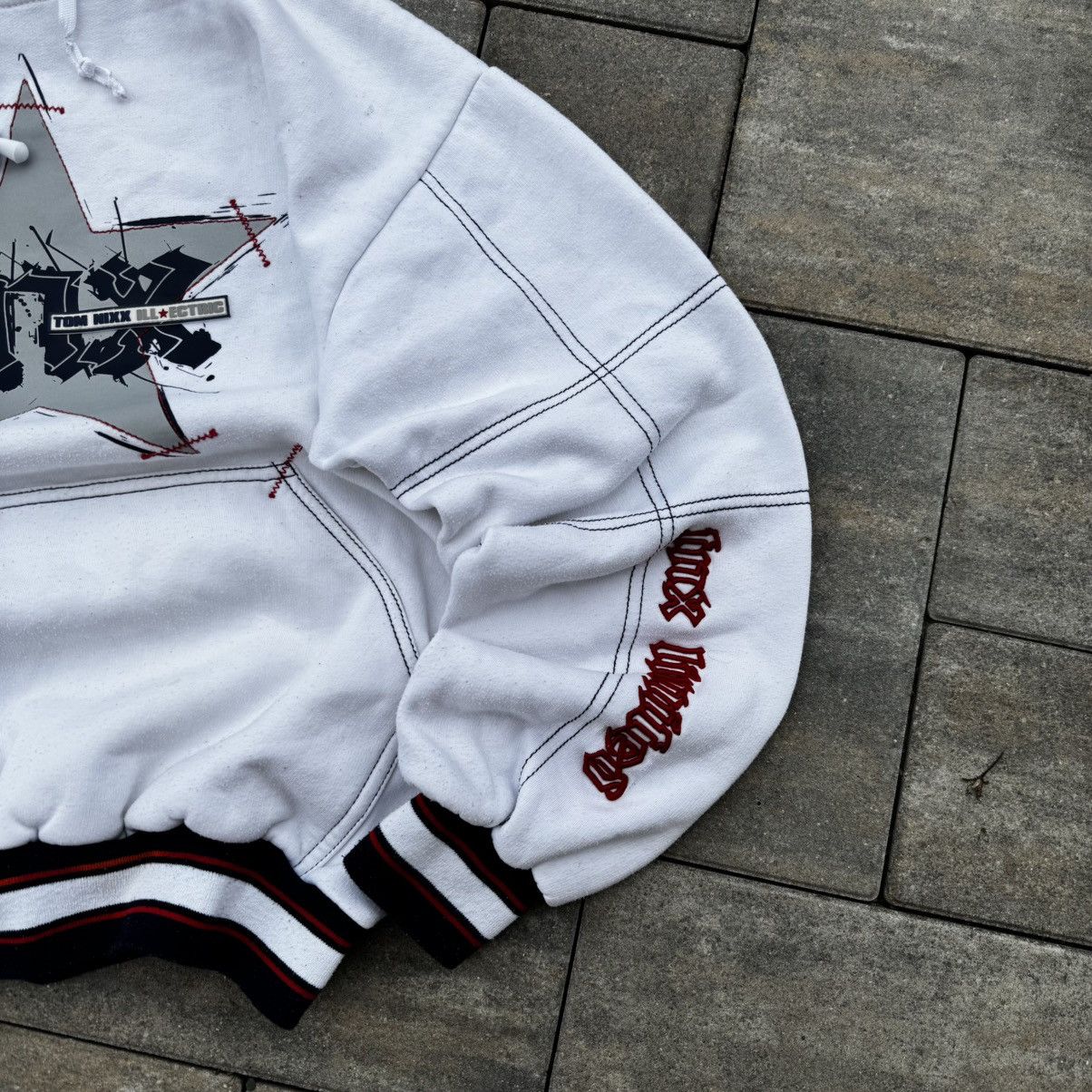 Japanese Brand Vintage Tom Nixx Crazy Rare Hoodie Central Logo Boxy 90s Size US L / EU 52-54 / 3 - 4 Thumbnail