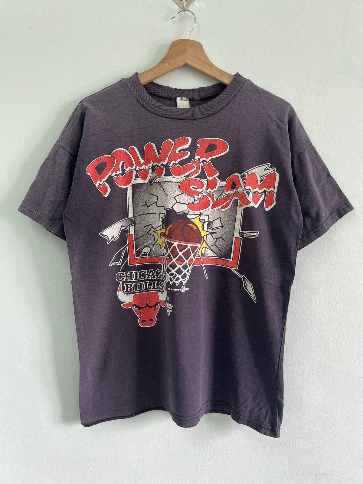 NBA × Vintage Vintage 1994 Chicago Bull Team Glasgow Sunfaded Tshirt Size US L / EU 52-54 / 3 - 1 Thumbnail