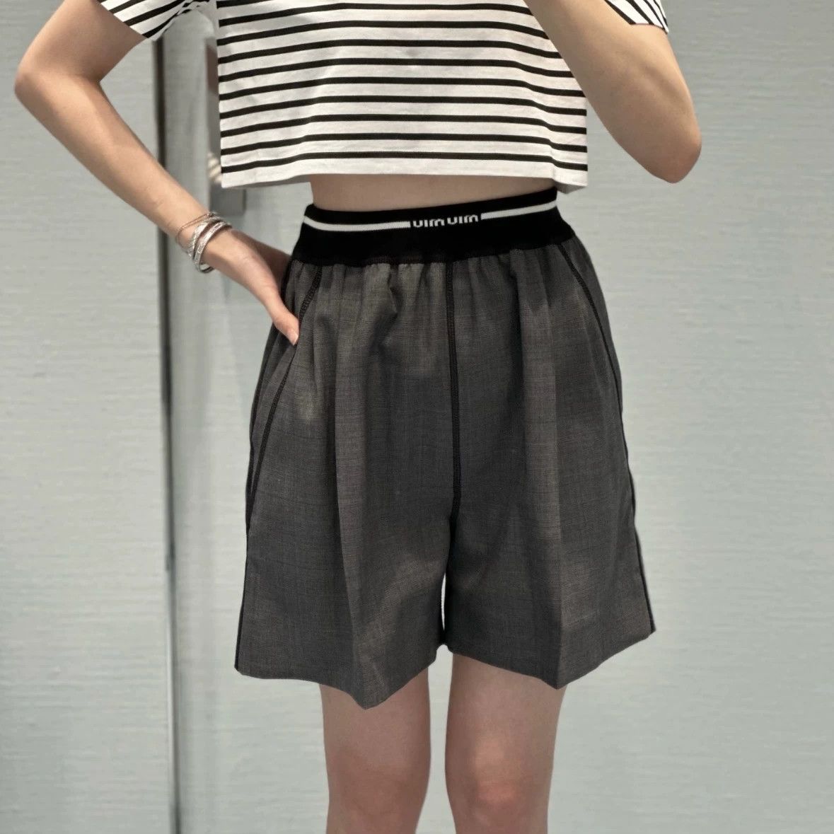 Miu Miu MIU MIU feb476 logo elastic waist wool shorts 38 Size 26" / US 2 / IT 38 - 8 Thumbnail