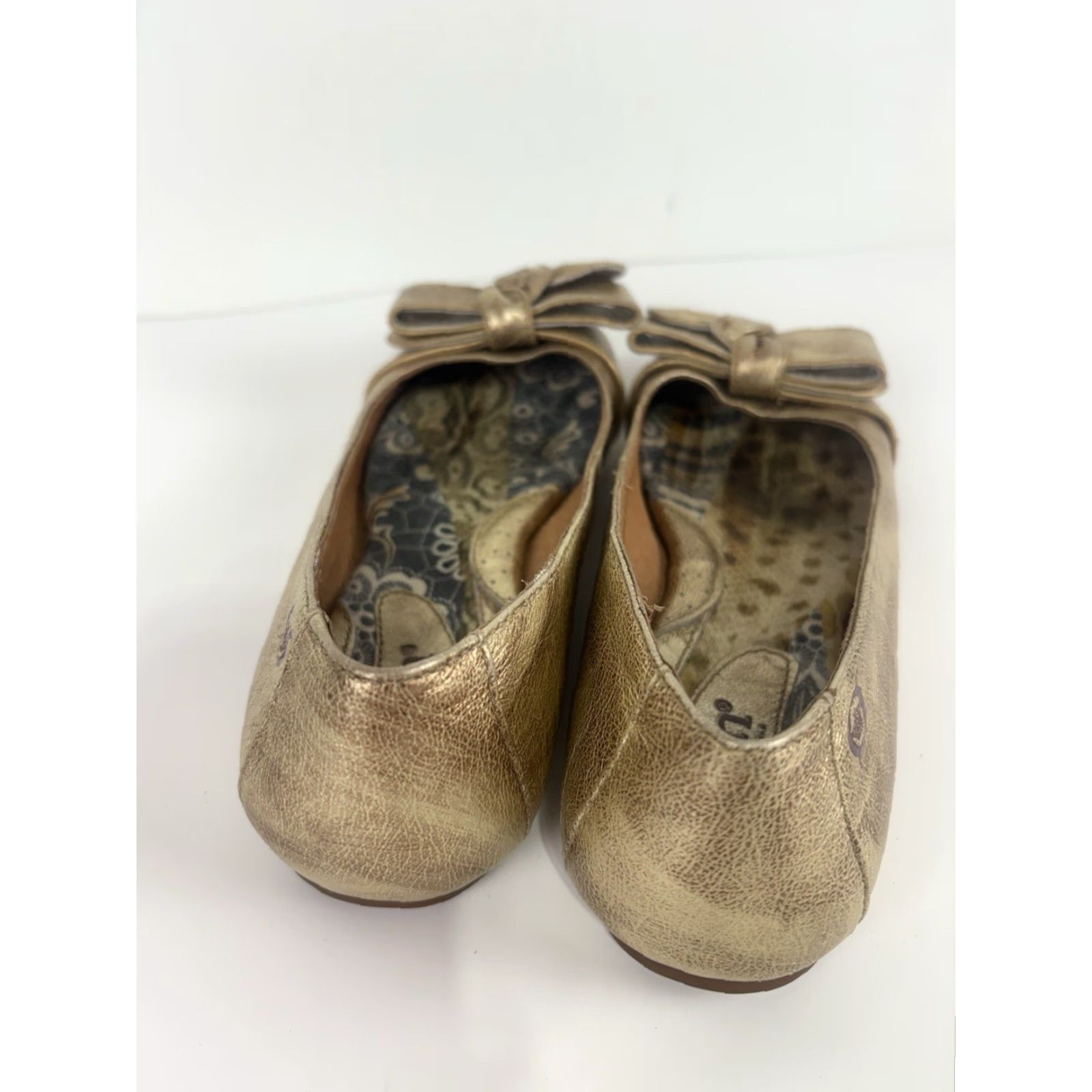 Born Børn Gold Leather Flats Women's Size 8.5 M Slip-On Bow Round Toe Casual Workwear Size US 8.5 / IT 38.5 - 3 Thumbnail