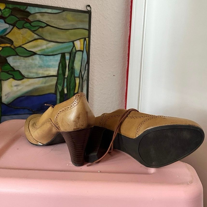 Other kelly and katie beige brown lace up loafer heels Size US 9.5 / IT 39.5 - 4 Thumbnail