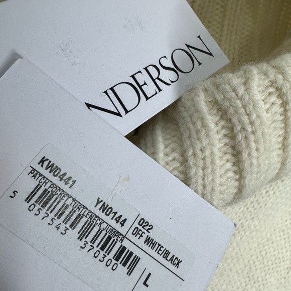 JW Anderson JW Anderson Patch Pocket Turtleneck Sweater Off White Black Size US L / EU 52-54 / 3 - 4 Thumbnail