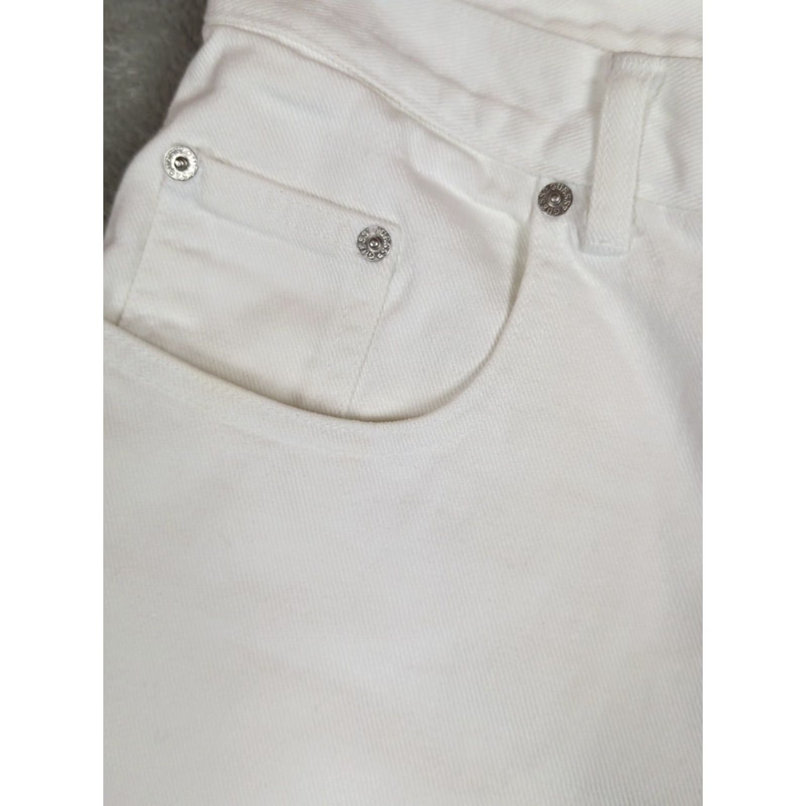 Guess VINTAGE Guess Mens Shorts Bermuda 30 White Denim 12” Inseam 100% Cotton USA Mens Shorts Baggy 90s Logo Pocket 5-Pocket Design Zip Front Size US 30 / EU 46 - 2 Thumbnail