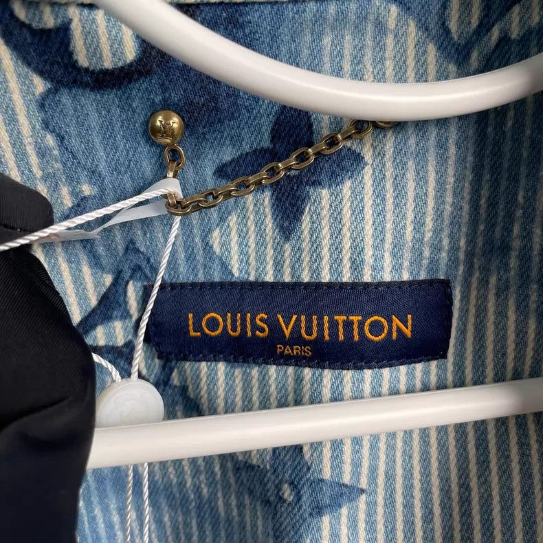 Louis Vuitton Louis Vuitton Blue ink stripe smudged logo long shirt Size US M / EU 48-50 / 2 - 4 Thumbnail