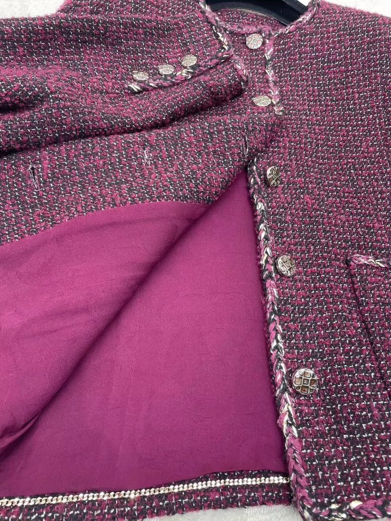 Chanel Chanel 22A soft tweed off-shoulder round-neck jacket 2504-N Size XS / US 0-2 / IT 36-38 - 4 Thumbnail