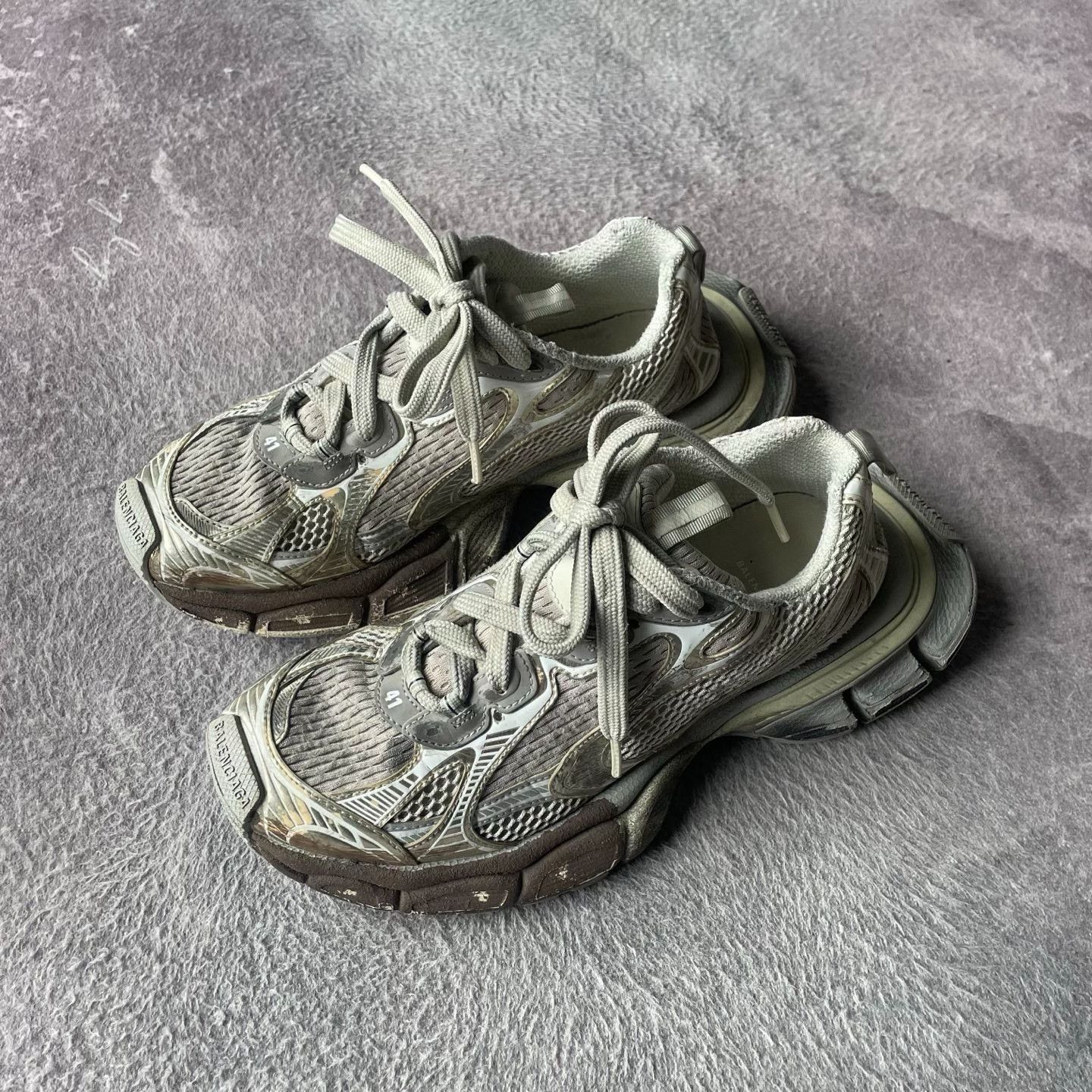 Balenciaga Balenciaga Lowtop Sneakers XL Men Size US 10 / EU 43 - 1 Thumbnail