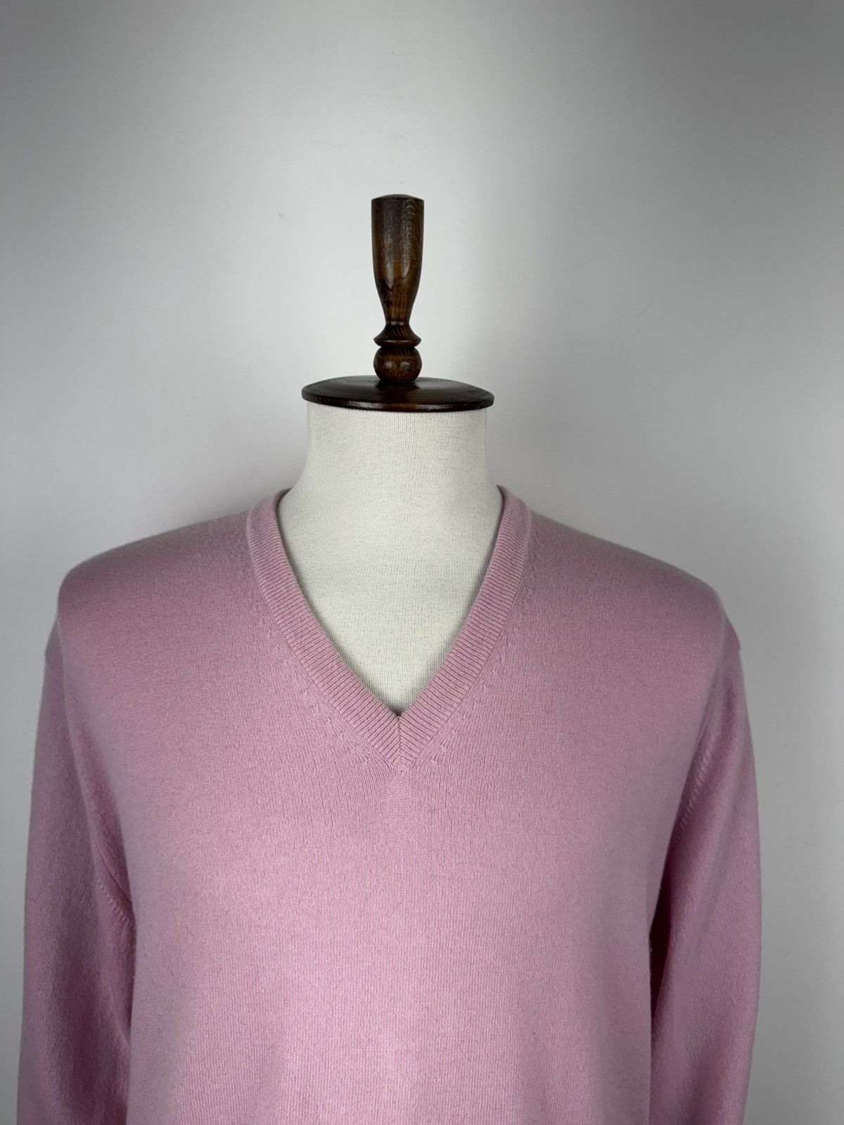Turnbull & Asser Men’s Turnbull Asser Cashmere V-Neck Sweater size L Size US L / EU 52-54 / 3 - 2 Thumbnail