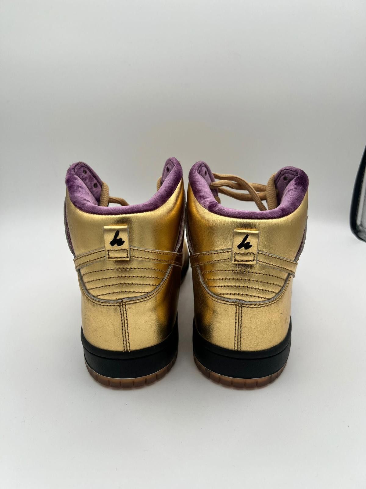 Nike Nike Men's SB Dunk High Humidity AV4168-776 Metallic Gold Size US 9 / EU 42 - 5 Thumbnail