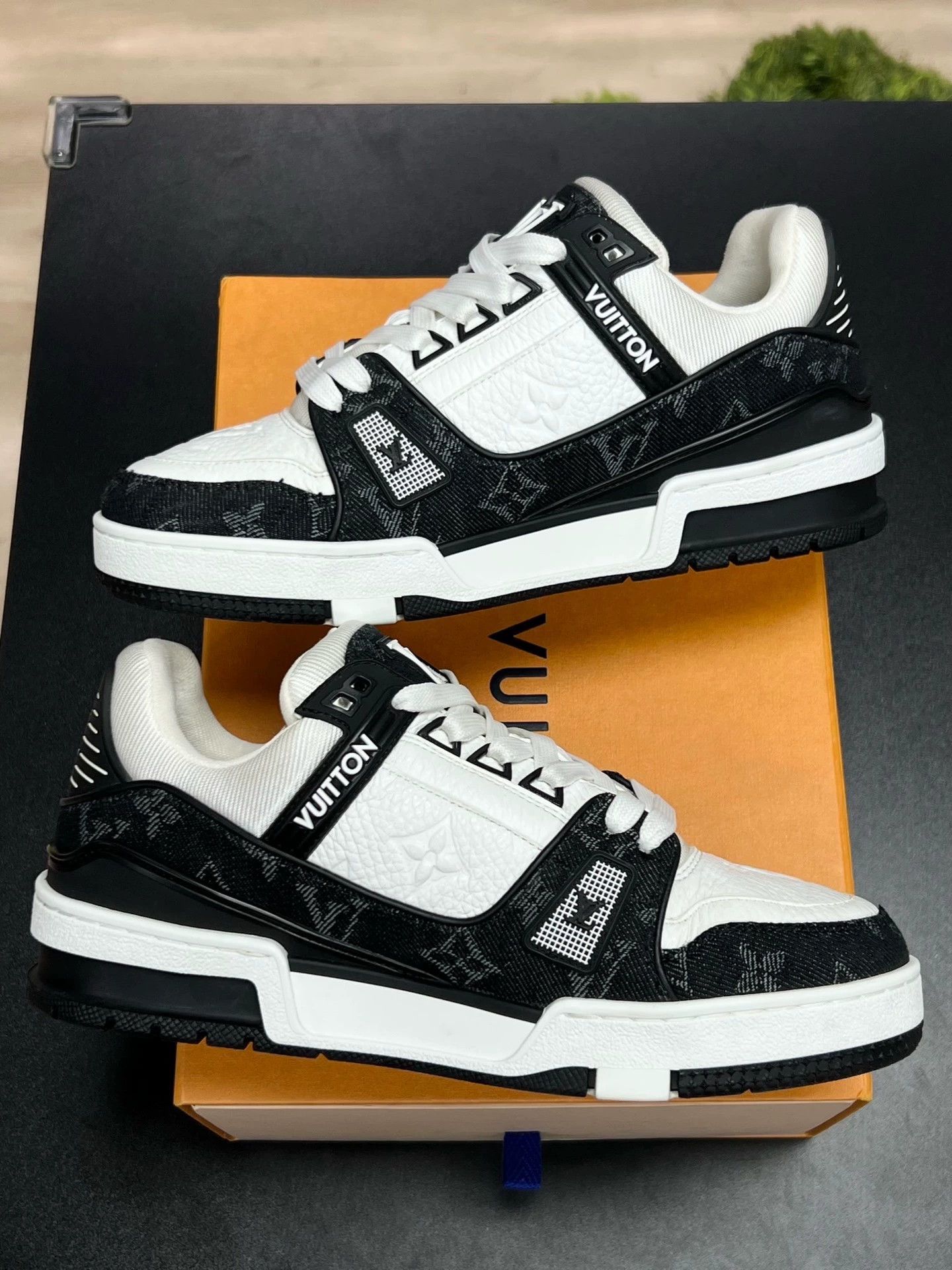 Louis Vuitton lv trainer black and white sneakers size 37.5 Size US 5.5 / EU 38 - 5 Thumbnail