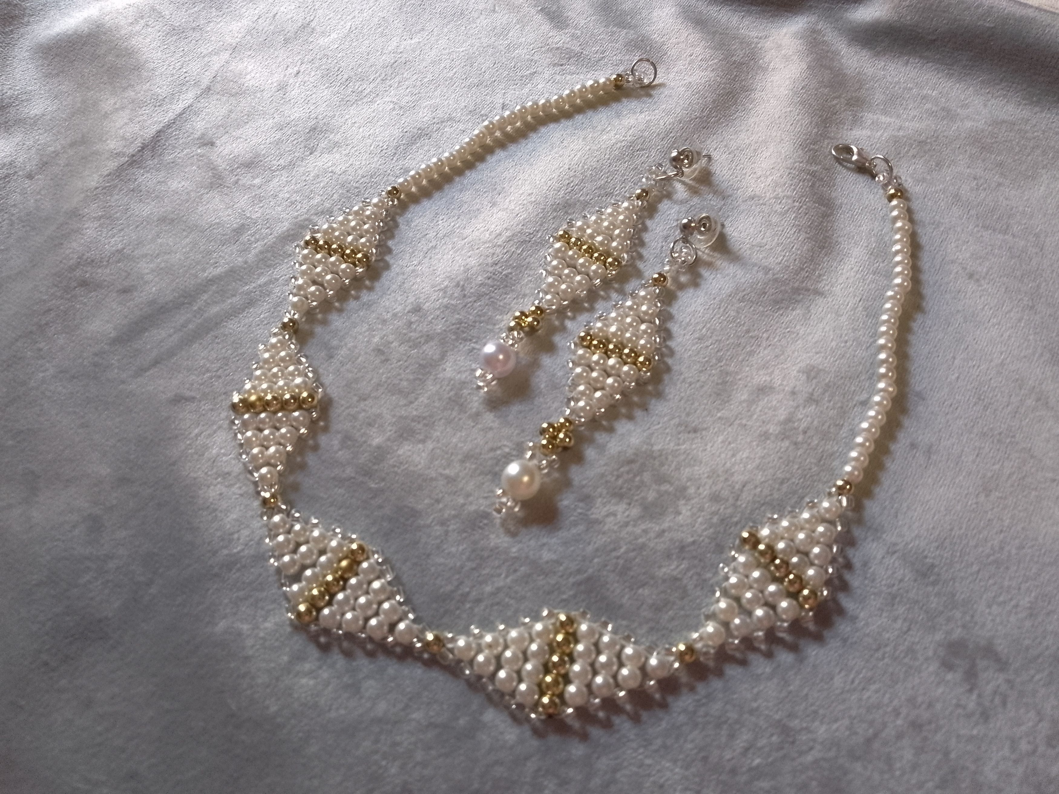 Handmade Necklace. Earrings Pearls White/Gold. Elegant Size ONE SIZE - 2 Thumbnail