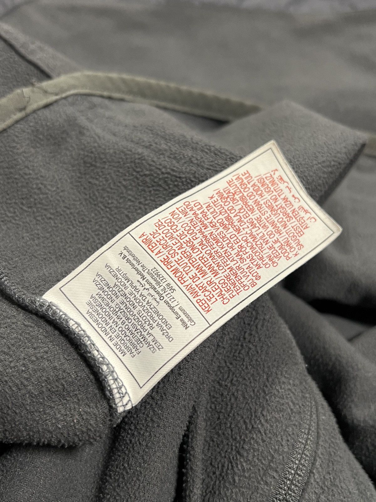 Vintage Vintage Nike ACG Grey Fleece Jacket Mens L Size US L / EU 52-54 / 3 - 7 Thumbnail