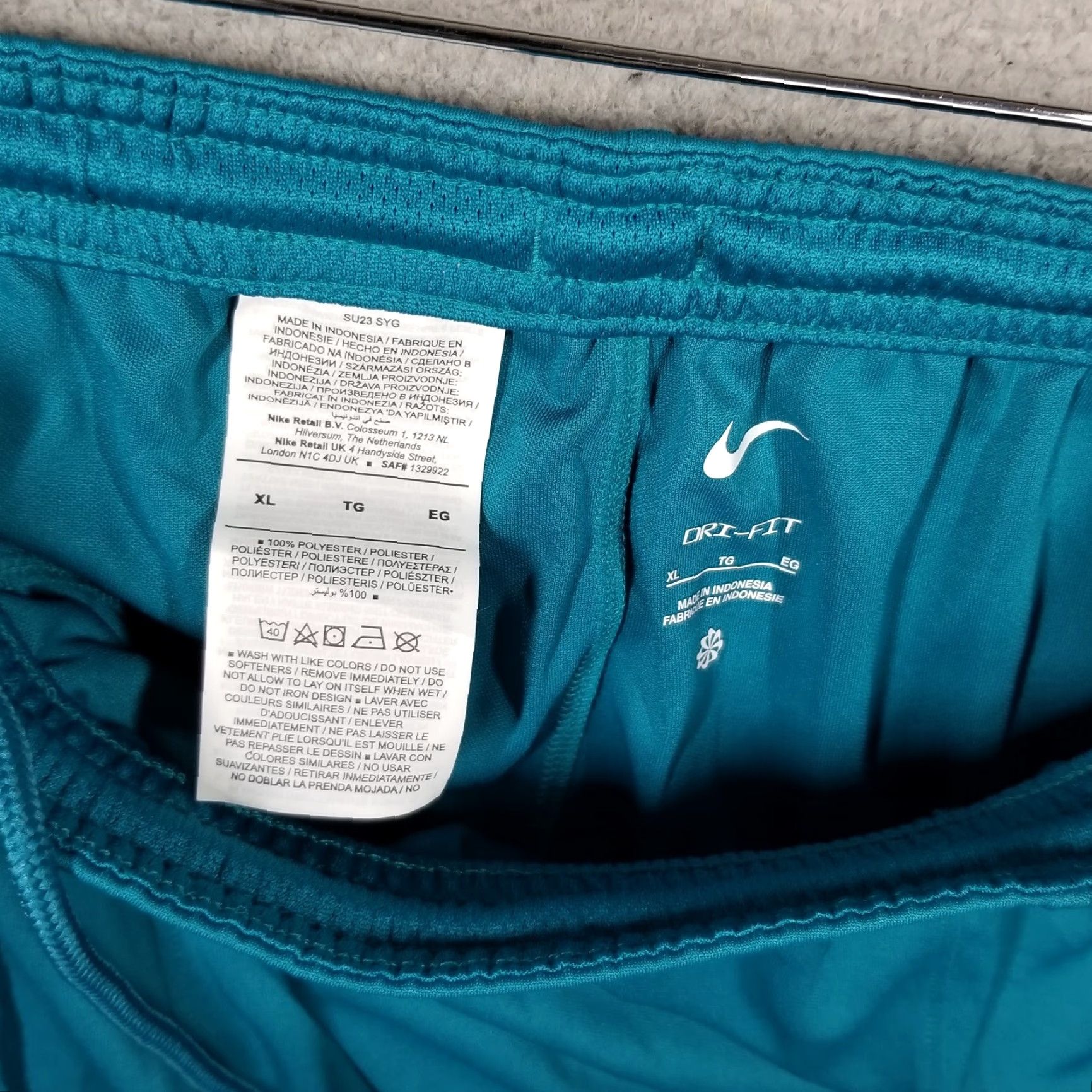 Nike VINTAGE Nike Soccer Shorts Men XL Teal Athletic Activewear Football 2000s Size US 36 / EU 52 - 7 Thumbnail