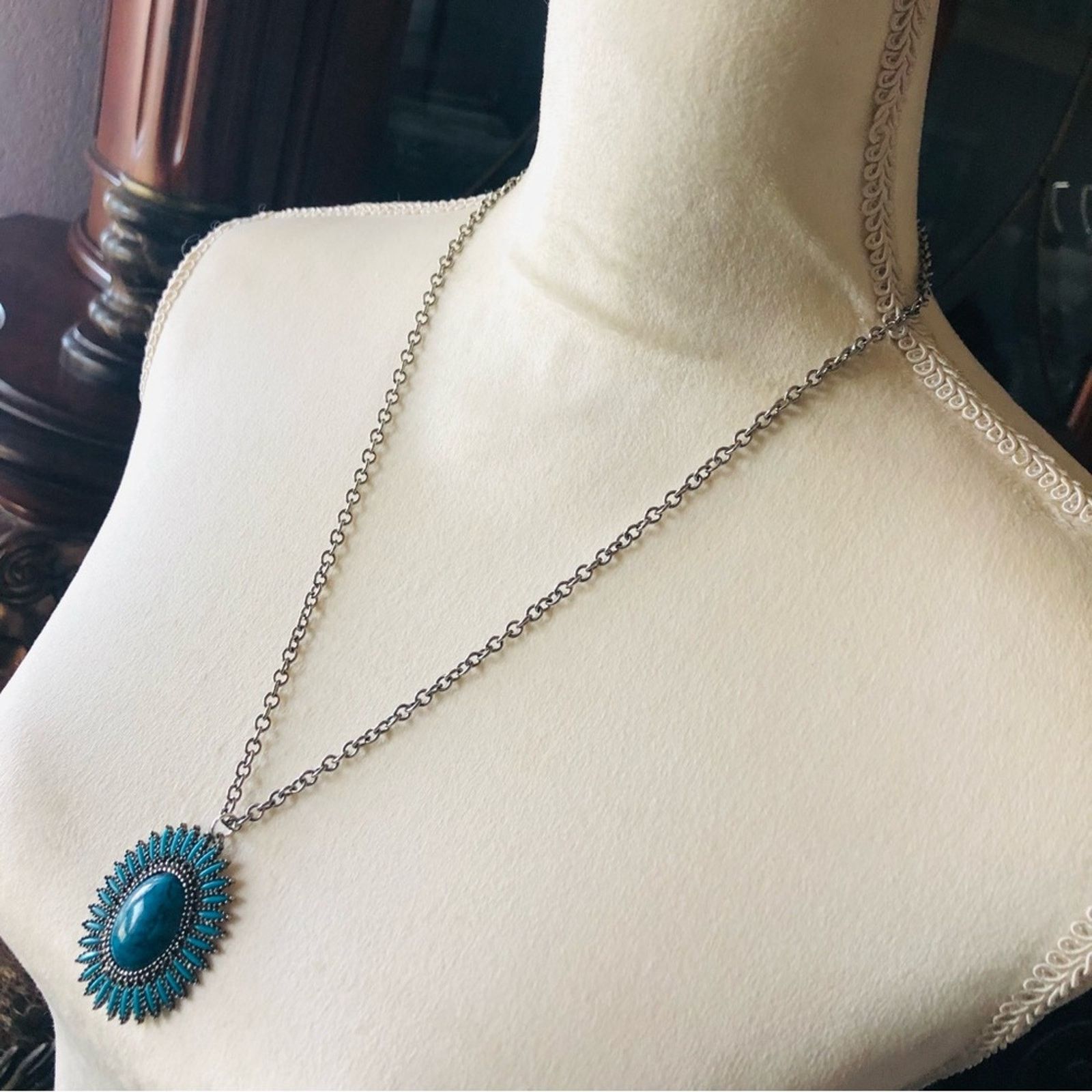 Vintage Vintage Celebrity southwest style pendant on chain necklace Size ONE SIZE - 3 Thumbnail