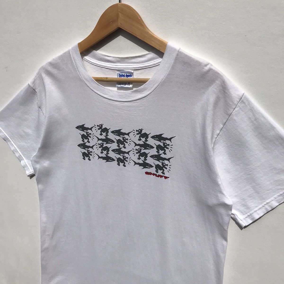Band Tees × Vintage Vintage 90s Snuff Shark Dog Tour Tee Snuff British Pop Punk Size US M / EU 48-50 / 2 - 5 Thumbnail