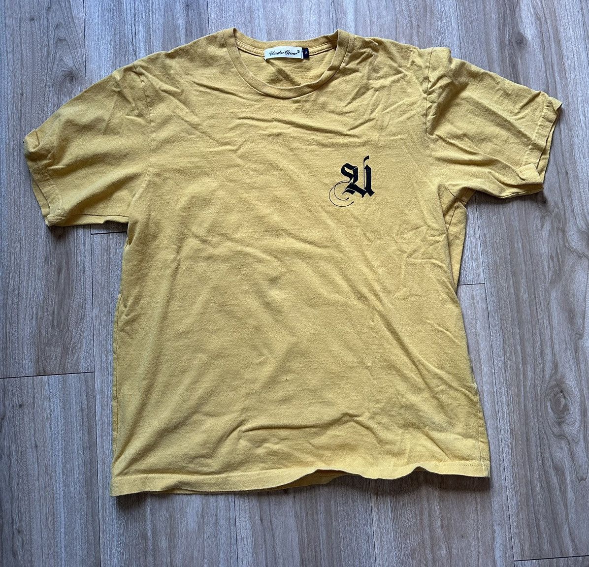Undercover Undercover Yellow Gothic Text Tee Size US S / EU 44-46 / 1 - 1 Thumbnail